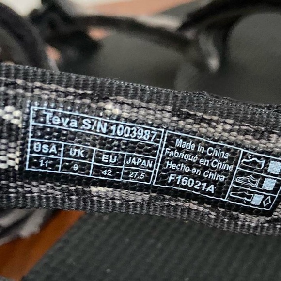 Teva 'UNIVERSAL' Double Diamond
Black Multi Strap-On Sandals - Picture 7 of 7